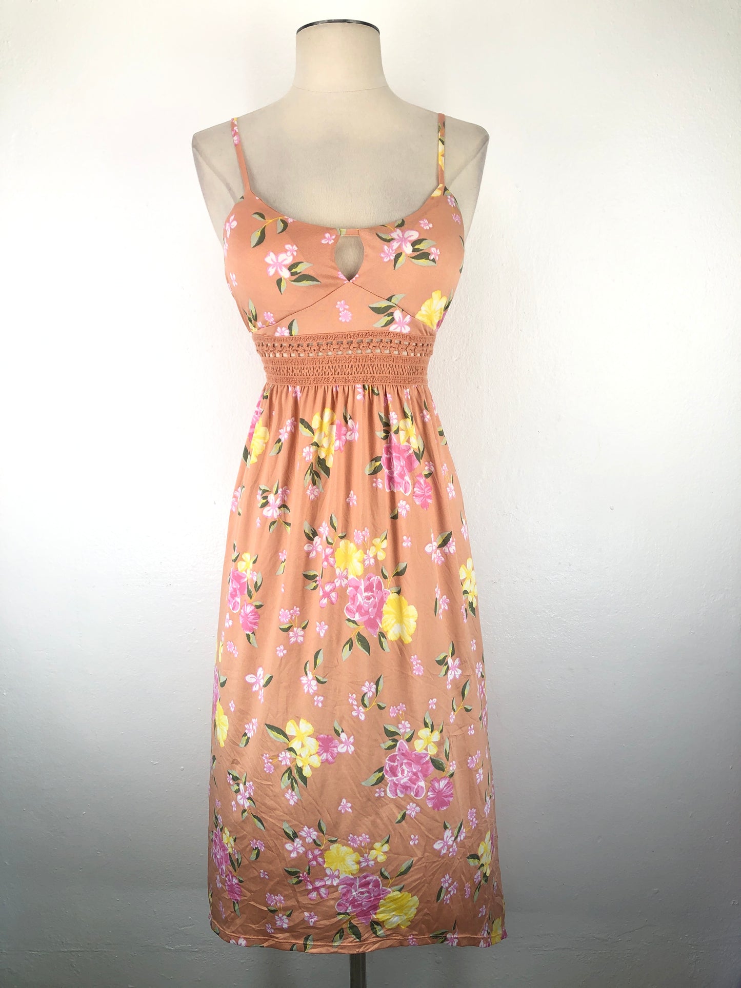 Vestido Nude de Flores Derp Heart