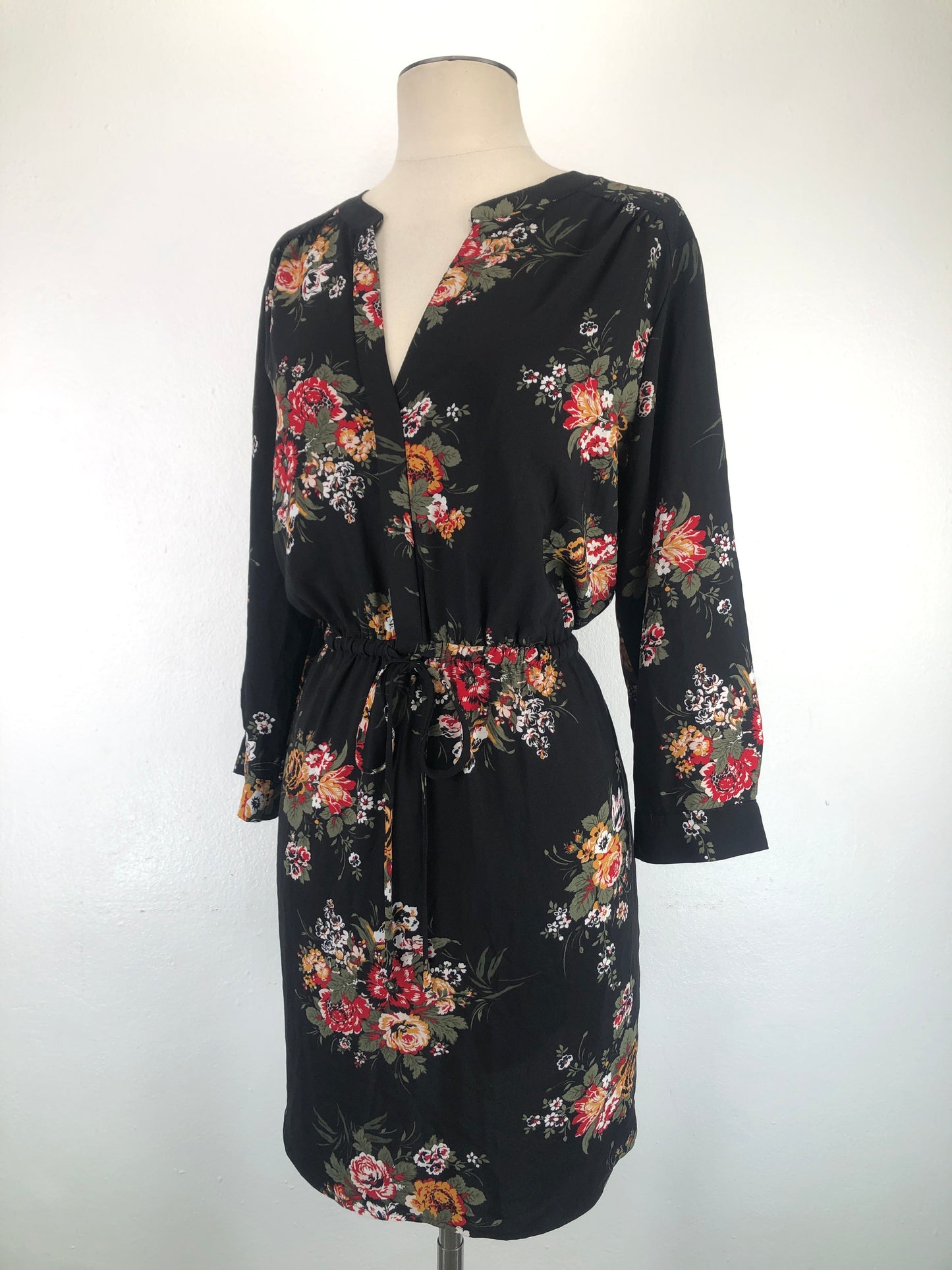 Vestido Negro de Flores Loft