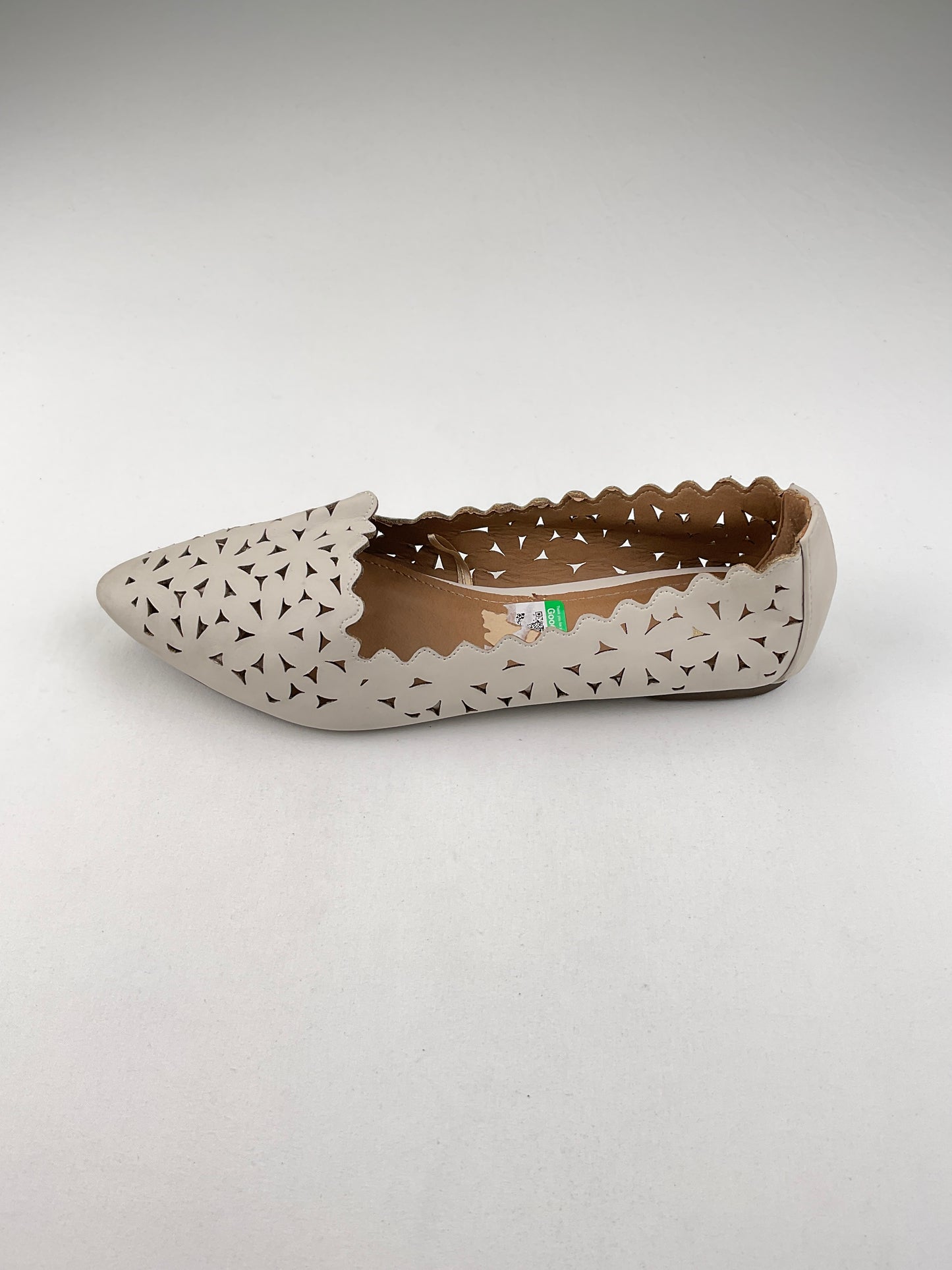 Zapatos Crema Report