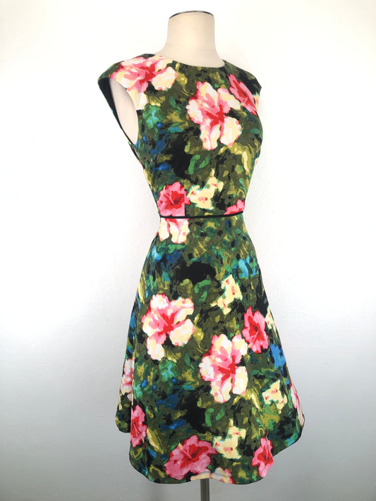 Vestido Multicolor De Flores Maggy London