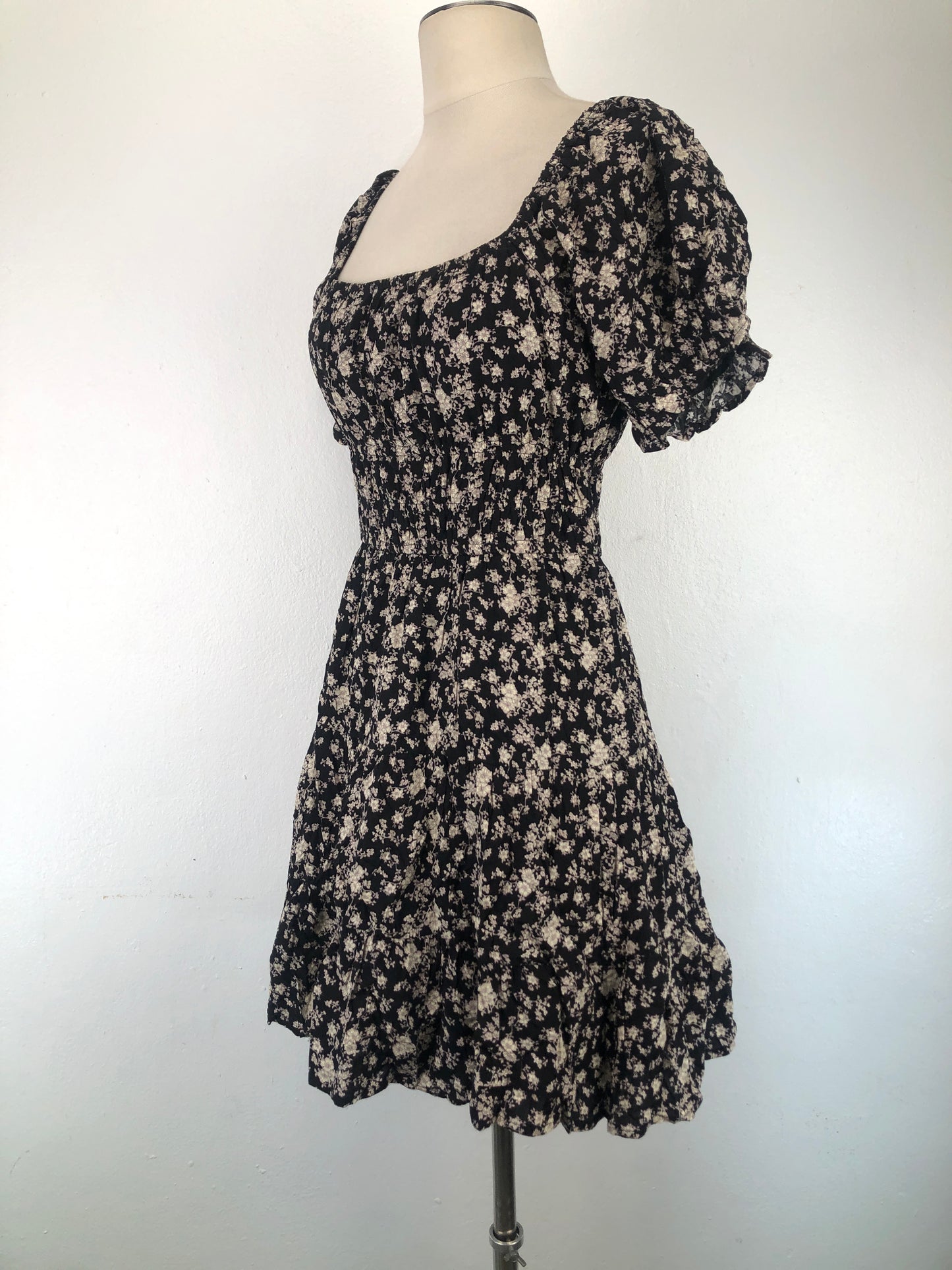 Vestido Negro Floral Attard State