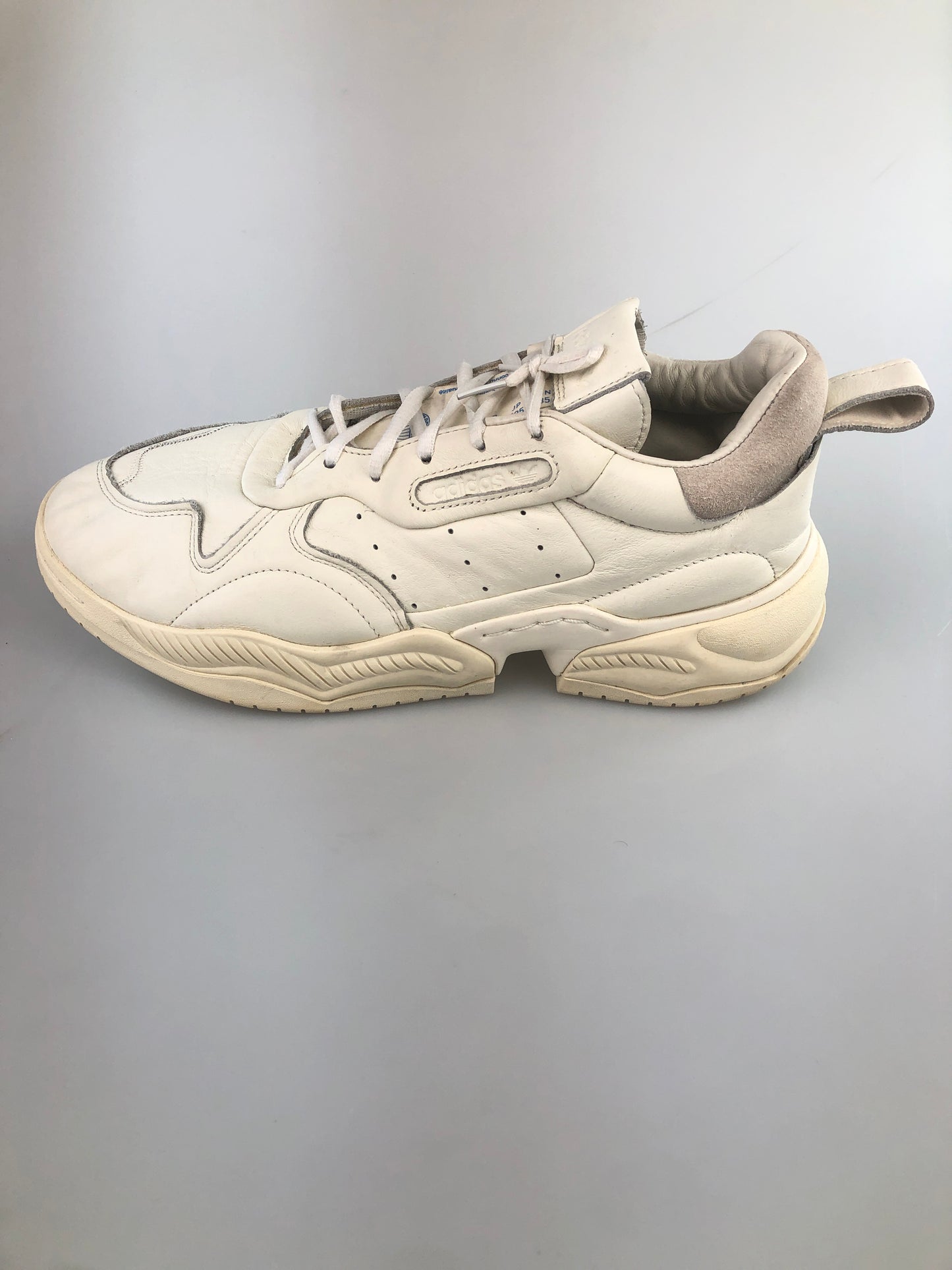 Tenis Crema Deportivo Adidas