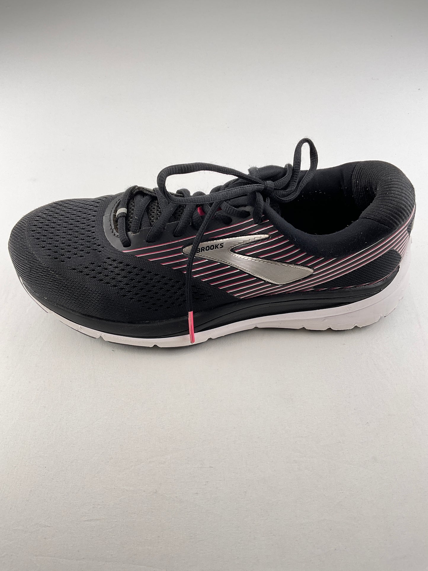 Tenis Negro Deportivo Brooks