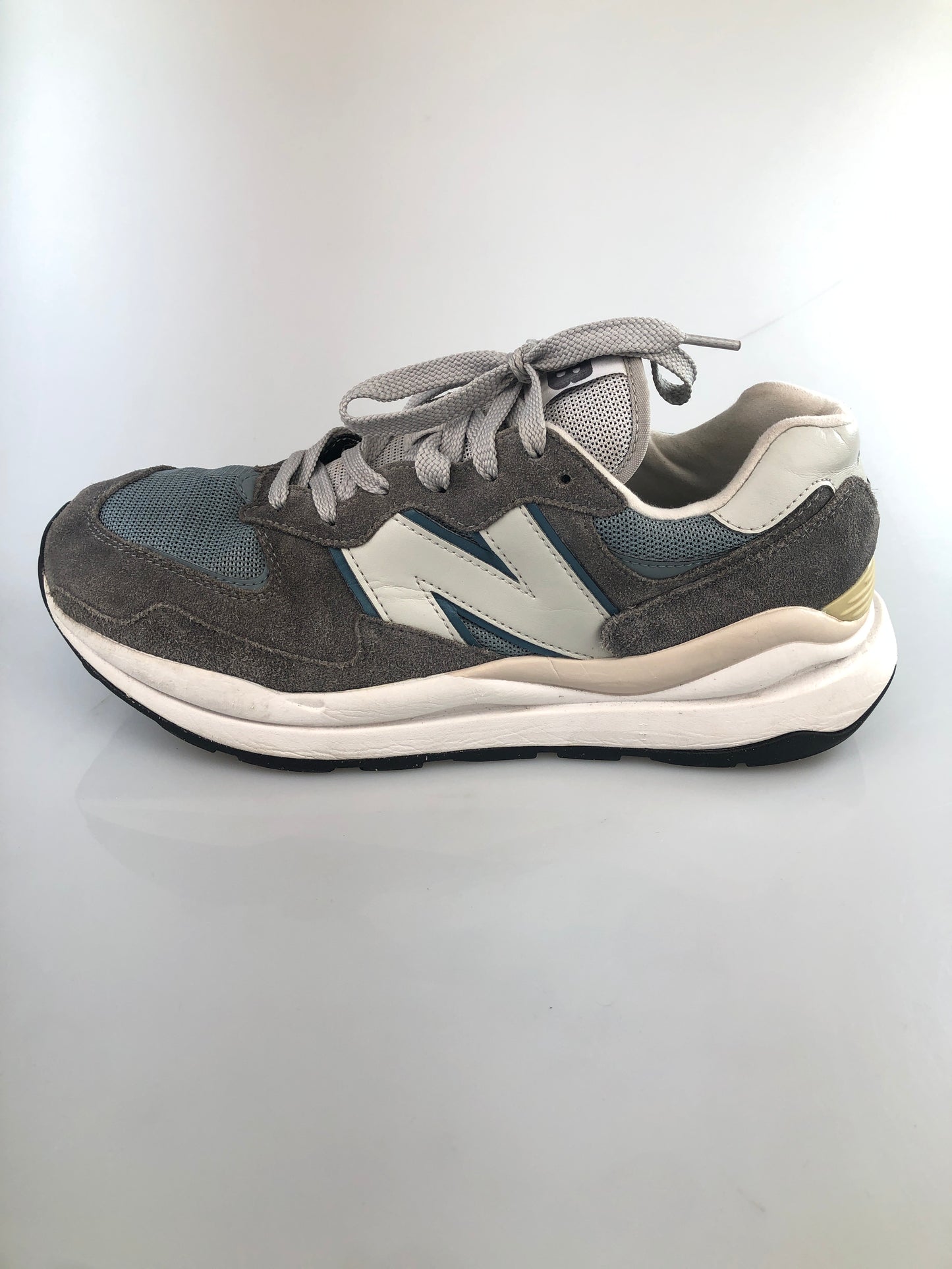 Tenis Gris Deportivo New Balance