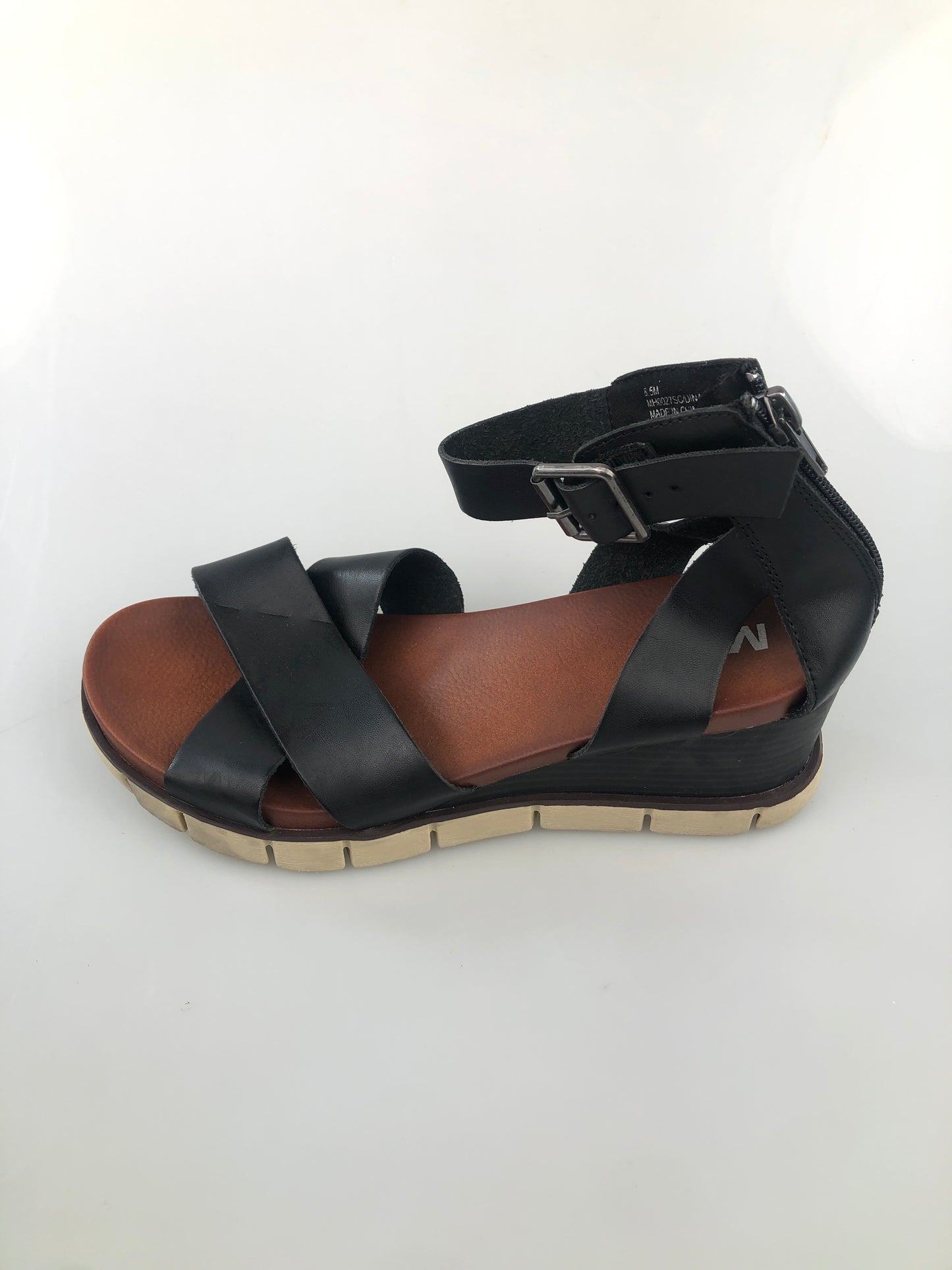 Zapatilla Negro de Plataforma Mia