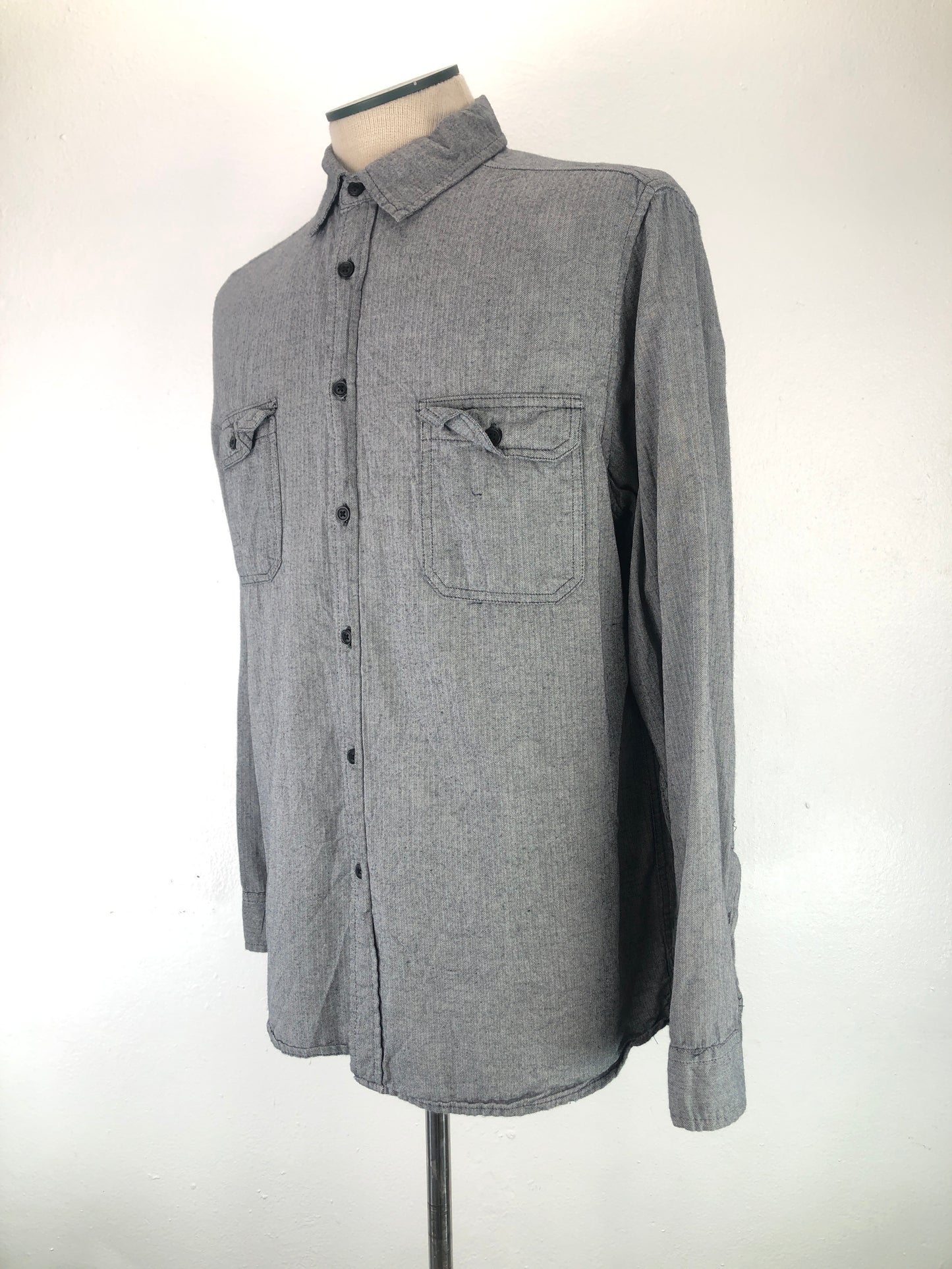 camisa gris Gooriellow