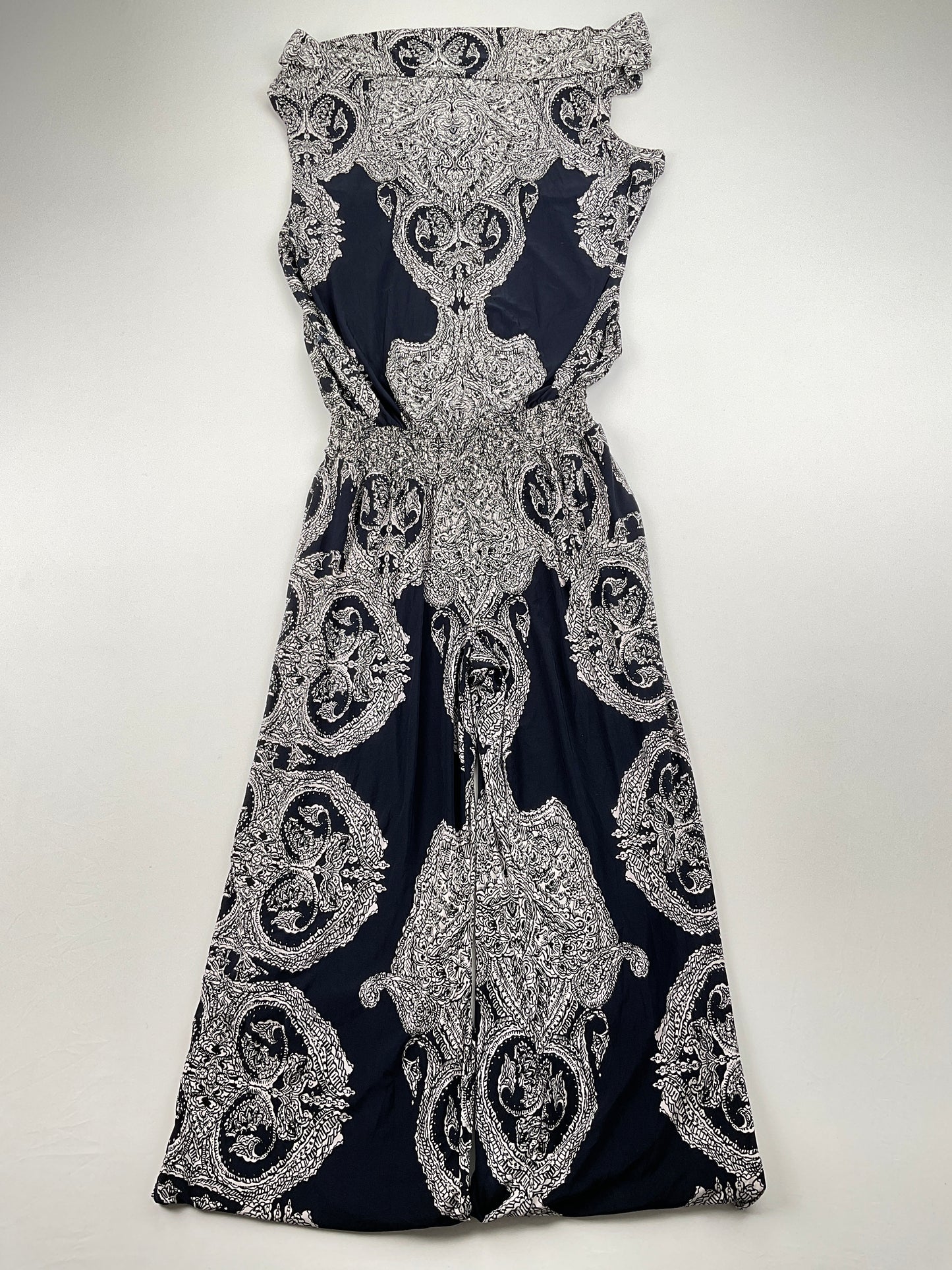 Enterizo Negro Floral International Concepts
