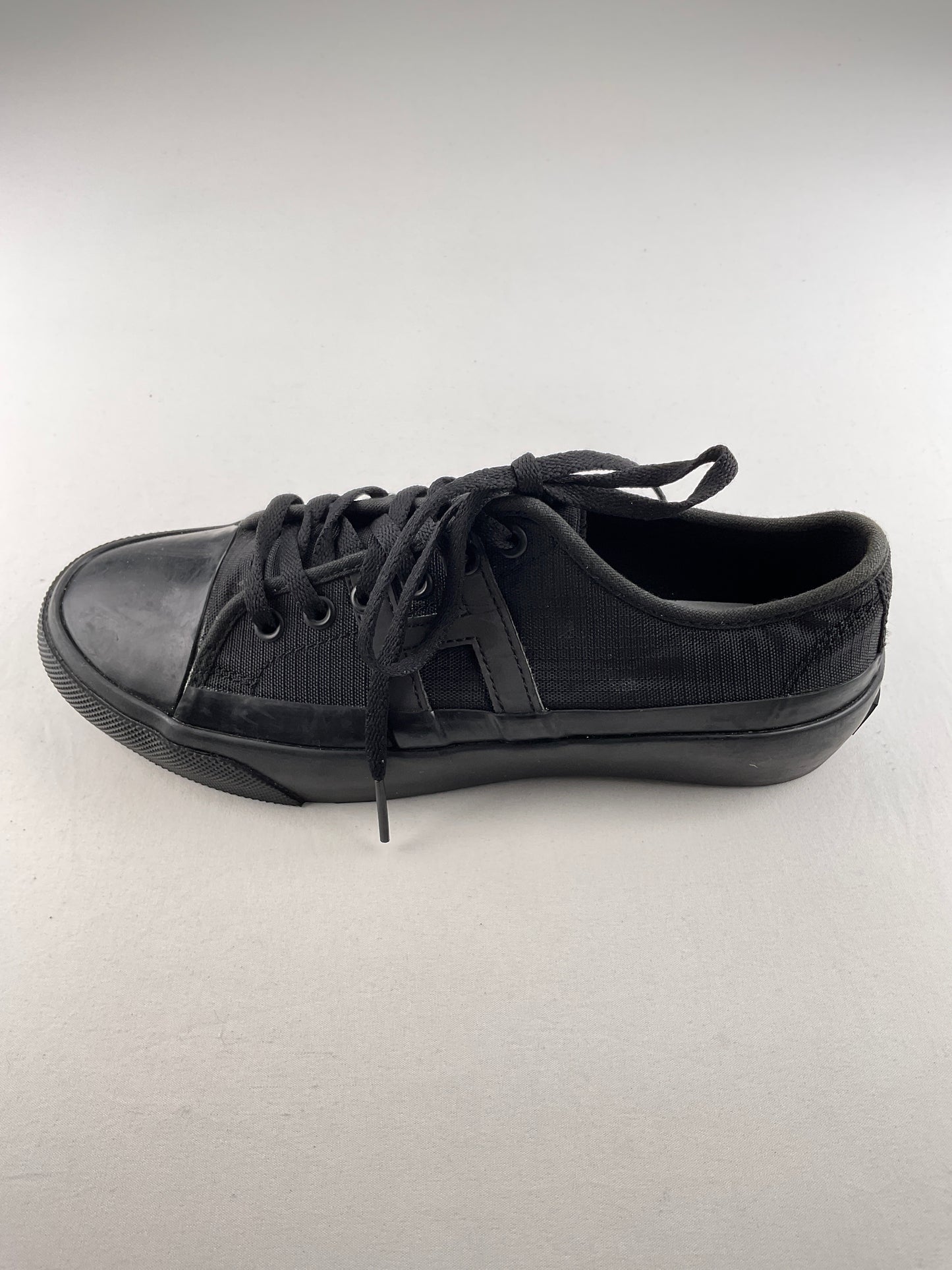 Tenis Negro Huf