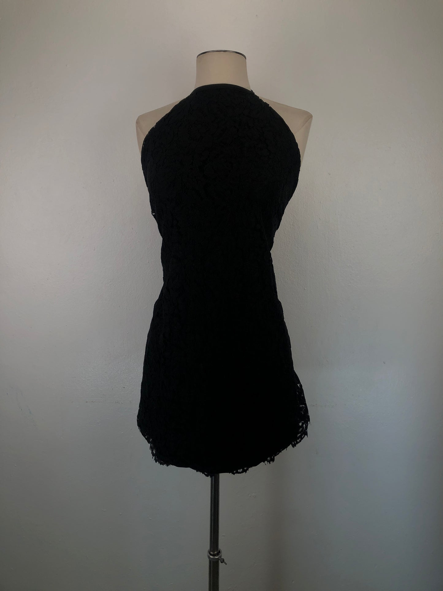 Vestido Negro de Flores Macbeth Collection