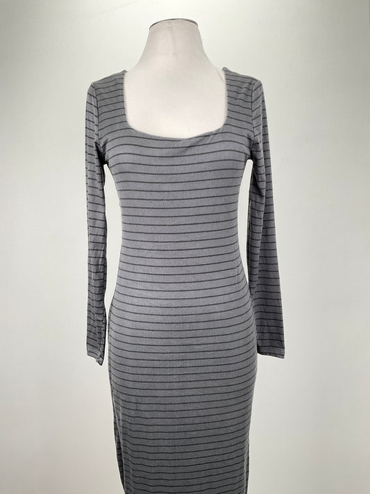 Vestido Gris de Rayas Justify