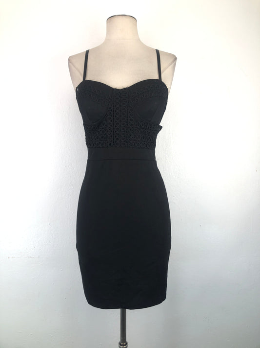 Vestido negro haute monde