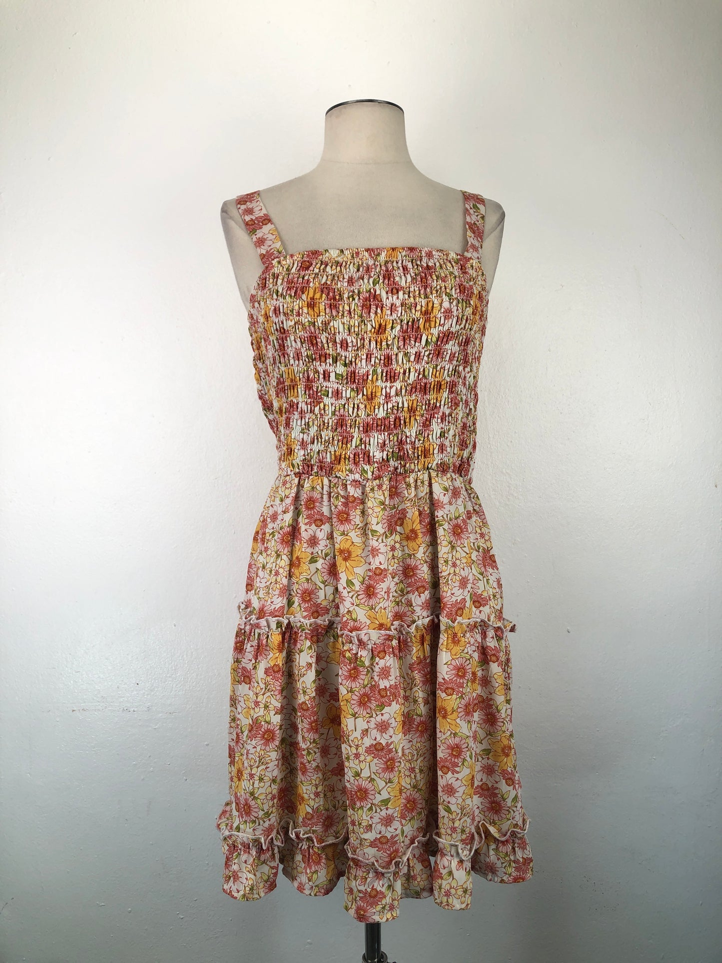 Vestido Crema Floral Cassica Sumpson
