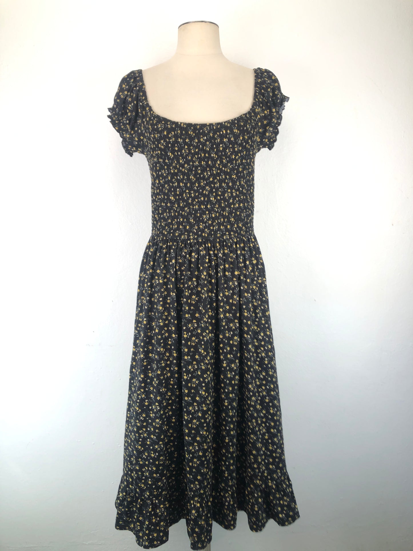Vestido Negro de Floral Urban Outfitters