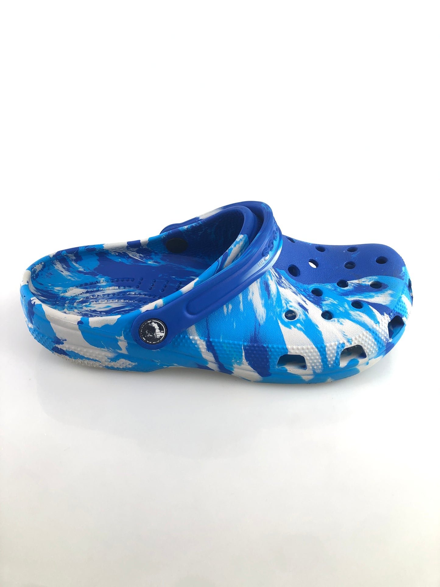 Sandalia Multicolor Azul y Blanco Crocs