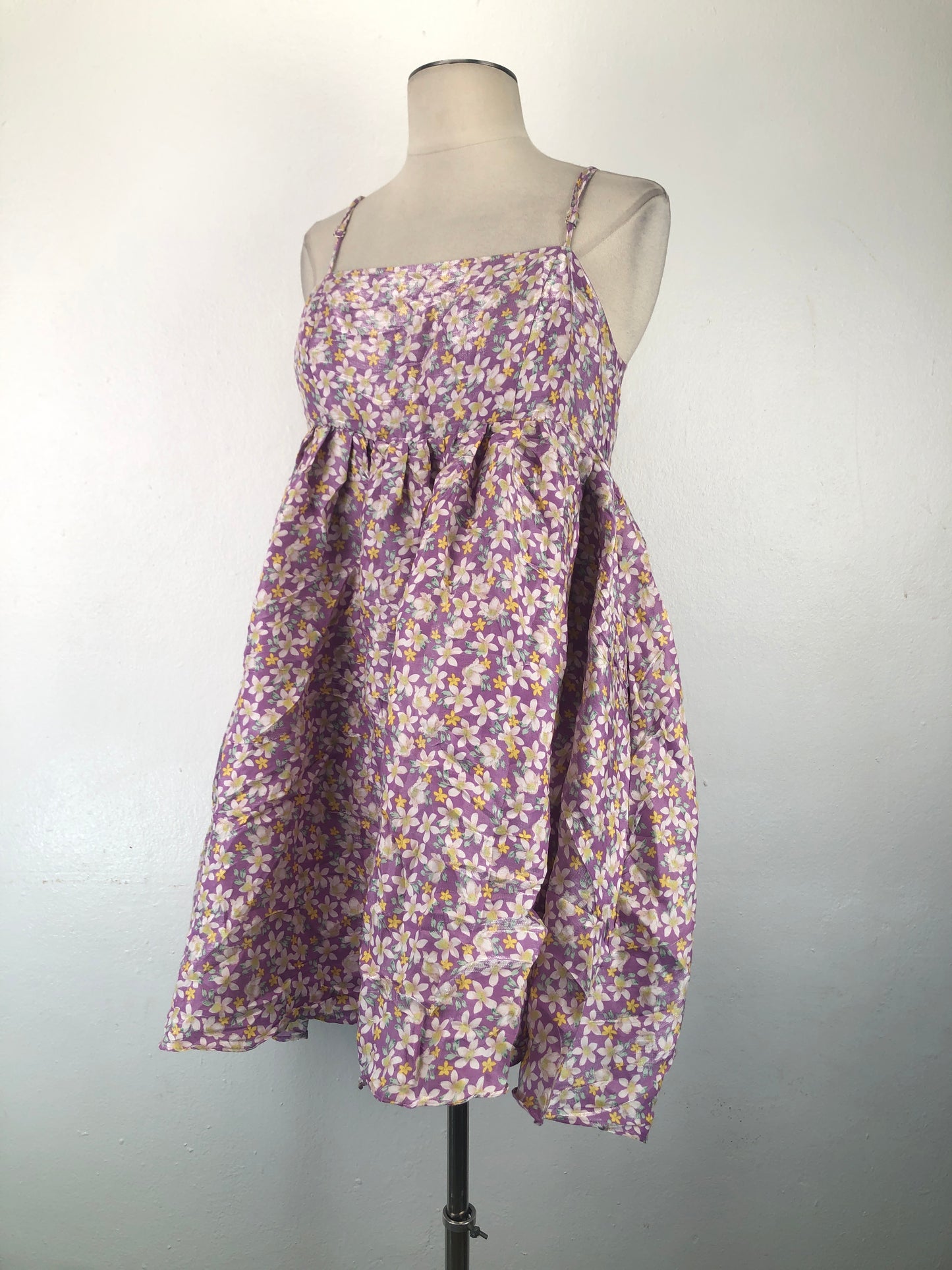 Vestido Morado De Floral Storia