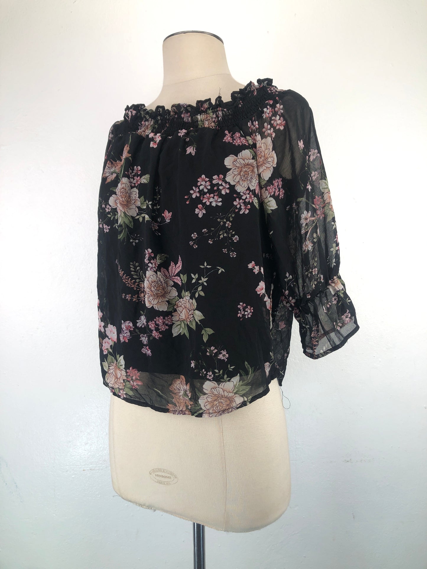 Blusa Negro de Flores Lily Whiti