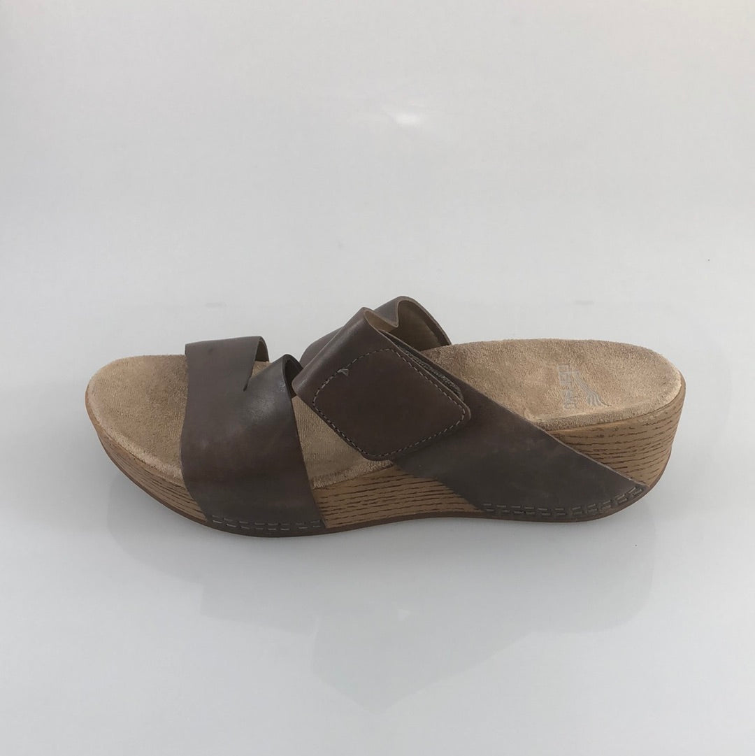 Sandalia Marron Dansko