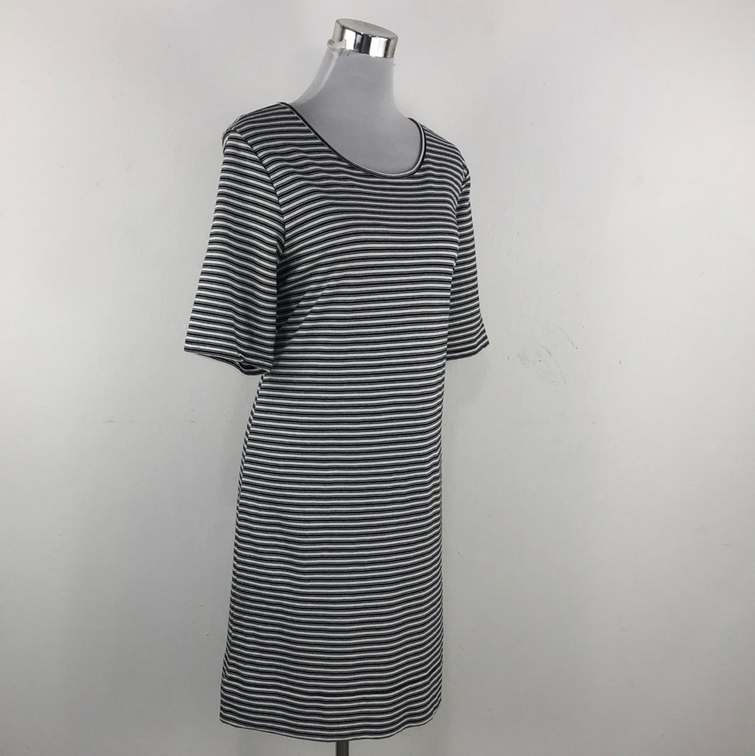 Vestido Negro de Raya Style.Co