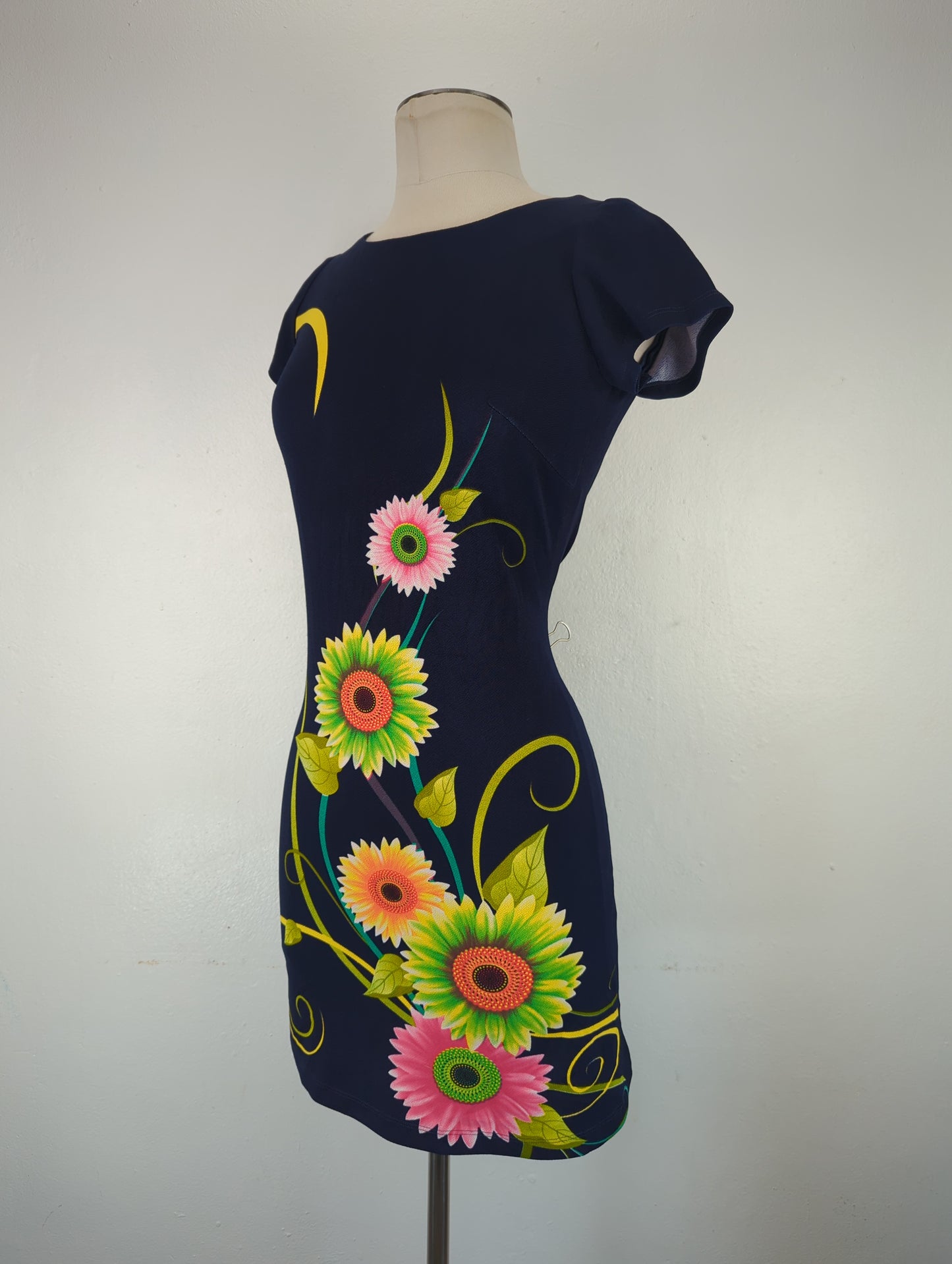 Vestido Azul marino Floral Quyen Loc