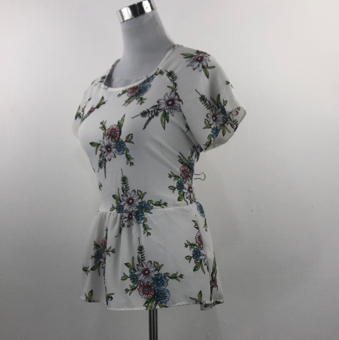 Blusa Blanco de Flores The Outfit