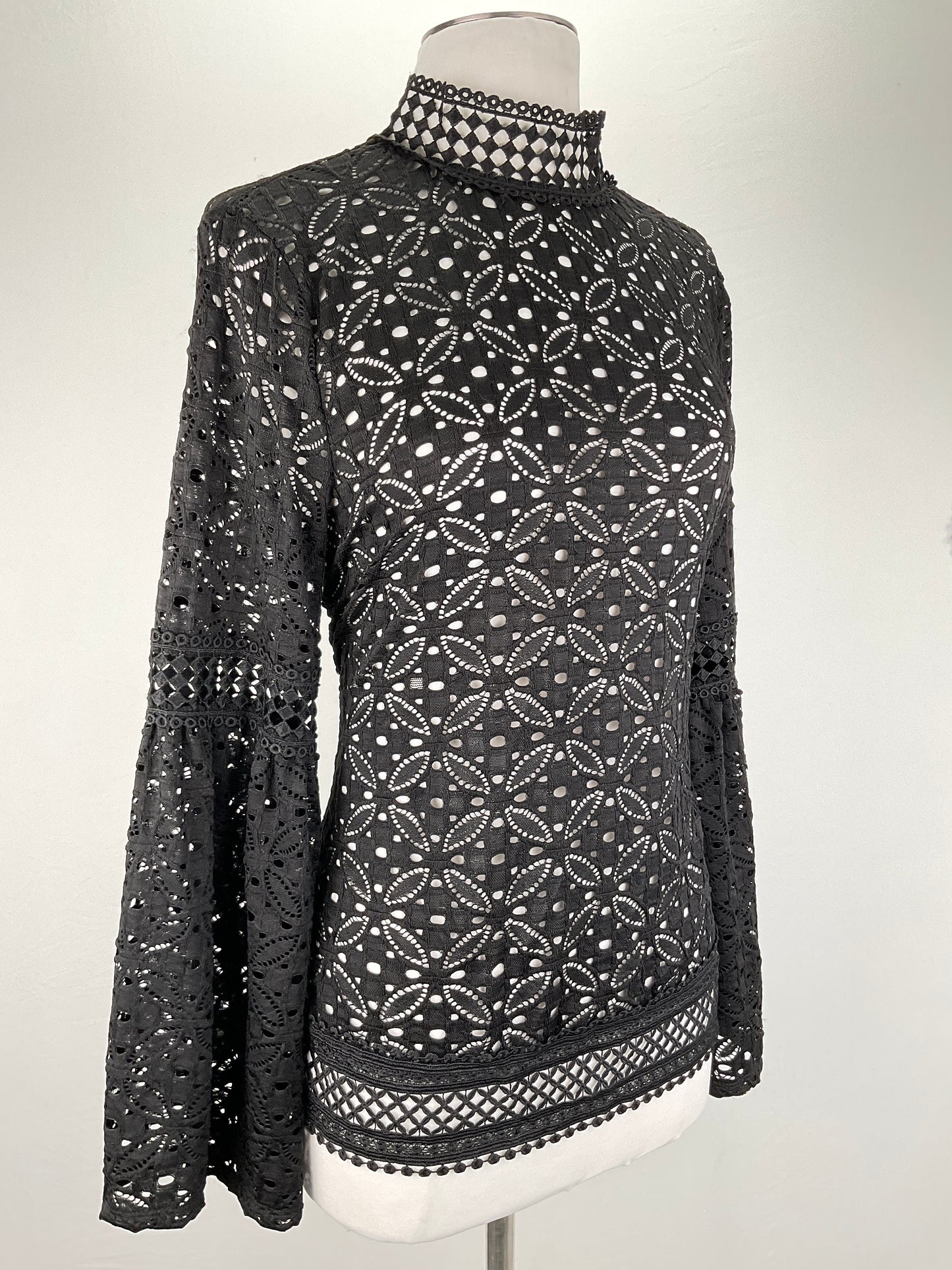 Blusa Negro Floral Cable Gauge