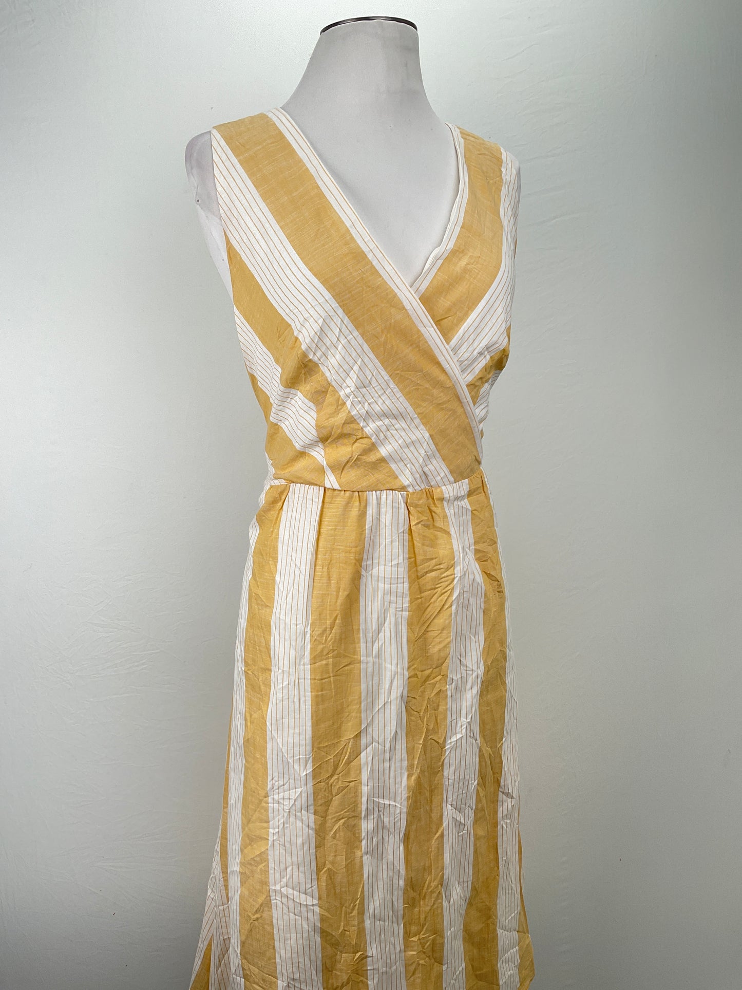 Vestido Crema de Rayas Christopher Bank