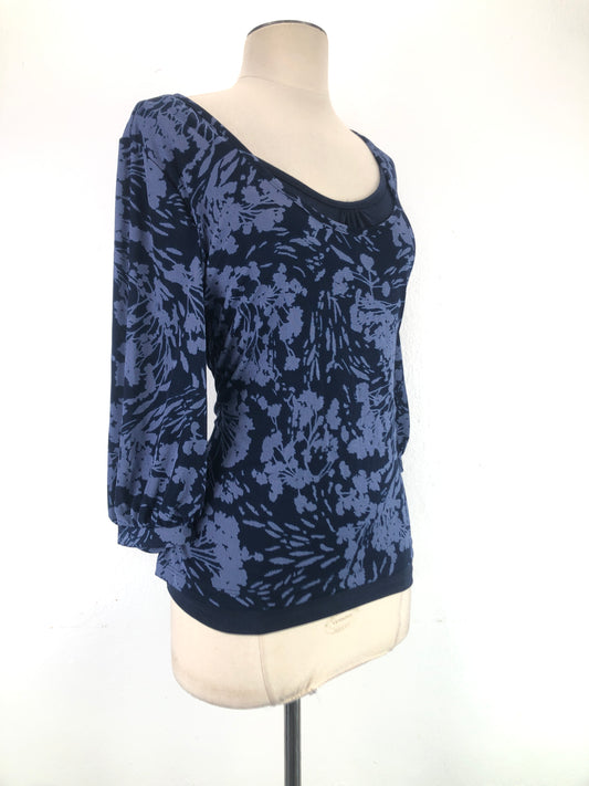 Blusa Azul marino de Flores Jaclyn Smith