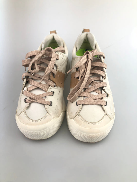 Tenis Crema Deportivo  Nike