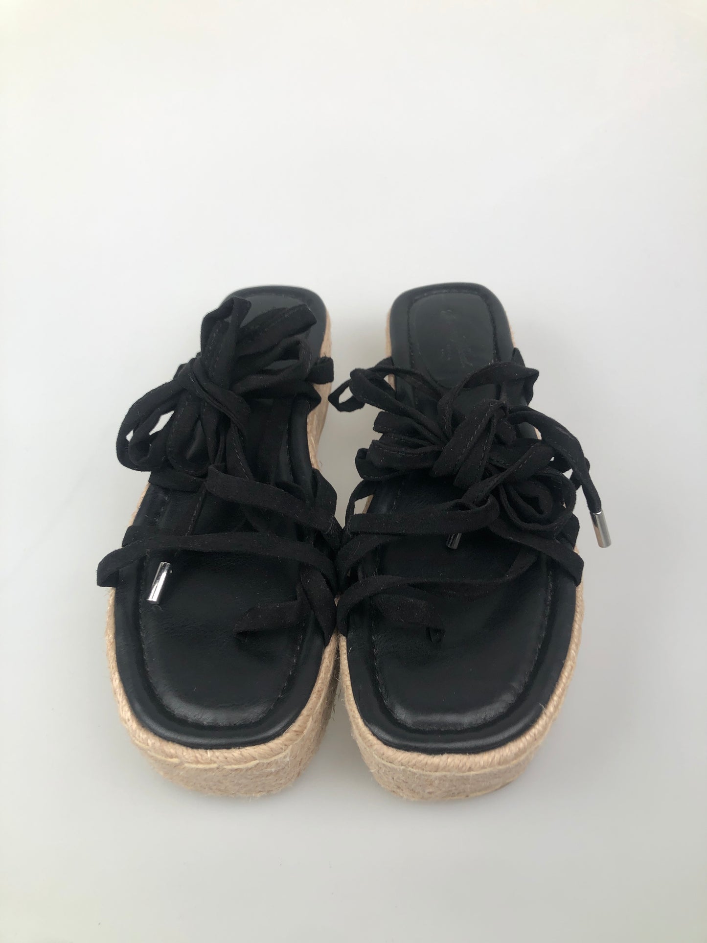 Zapatilla Negro Plataforma Universal Thread