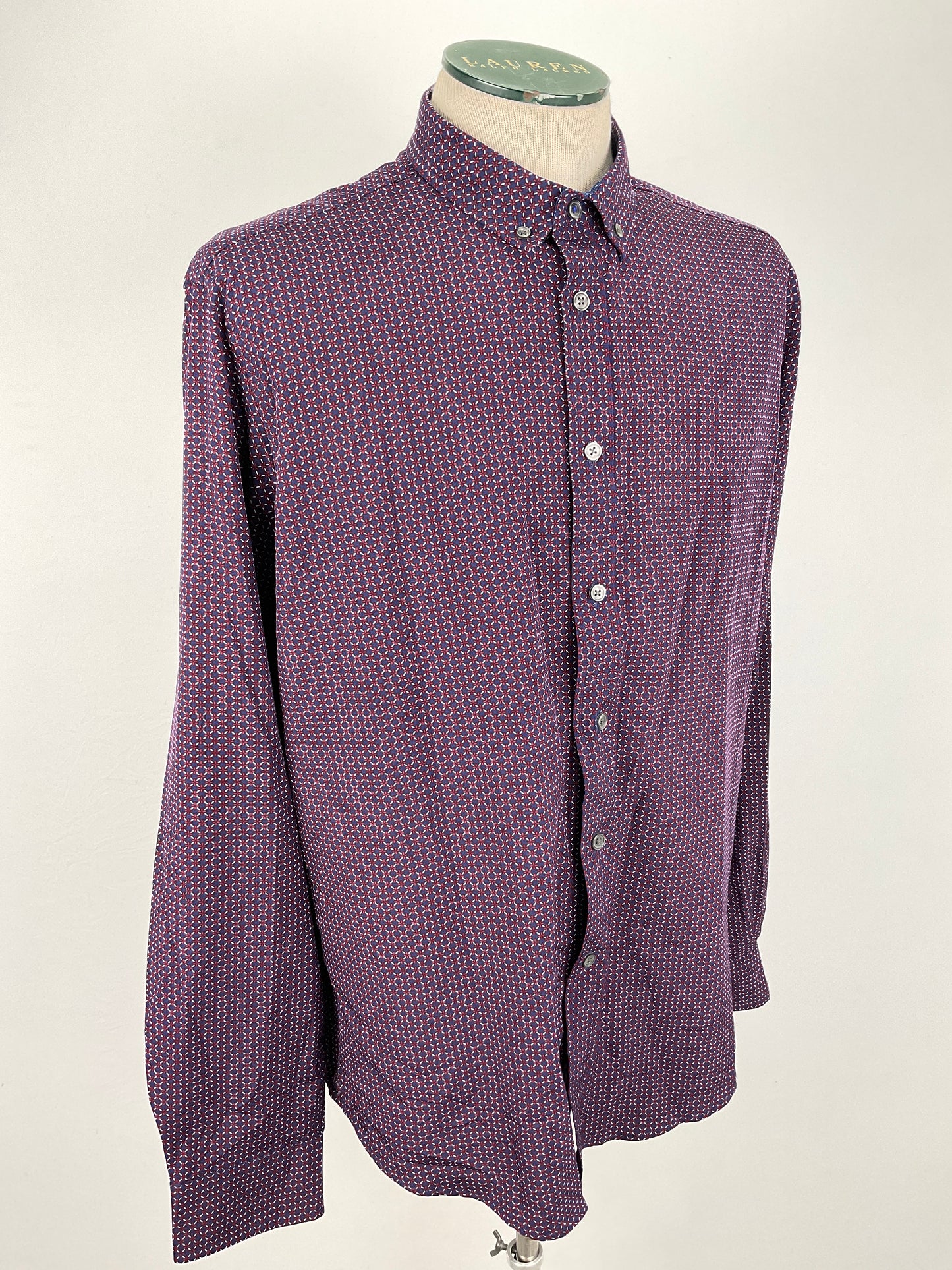 Camisa Azul marino International Report