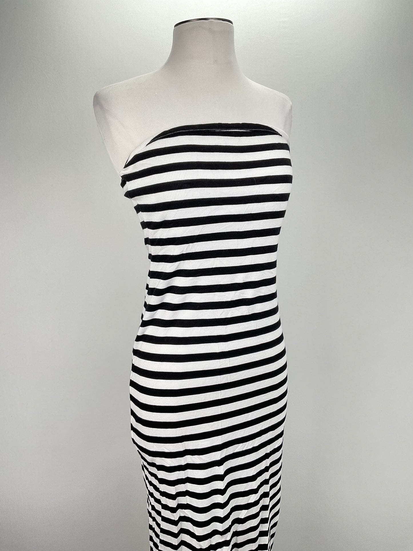 Vestido Negro de Rayas Divided