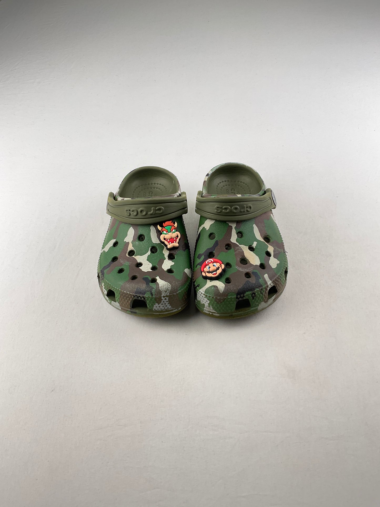 Sandalia Verde militar Crocs