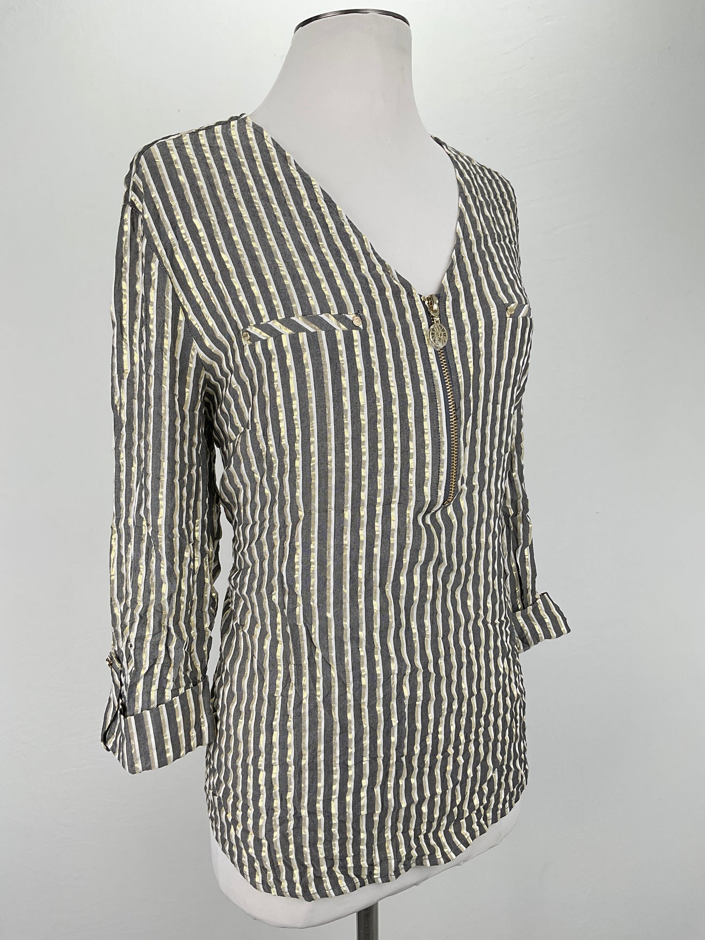 Blusa Gris de Rayas Anne Klein