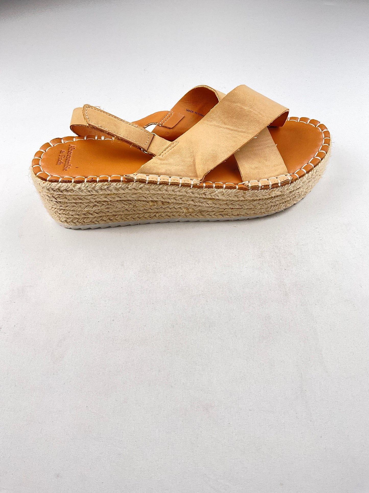 Zapatilla crema Abercrom