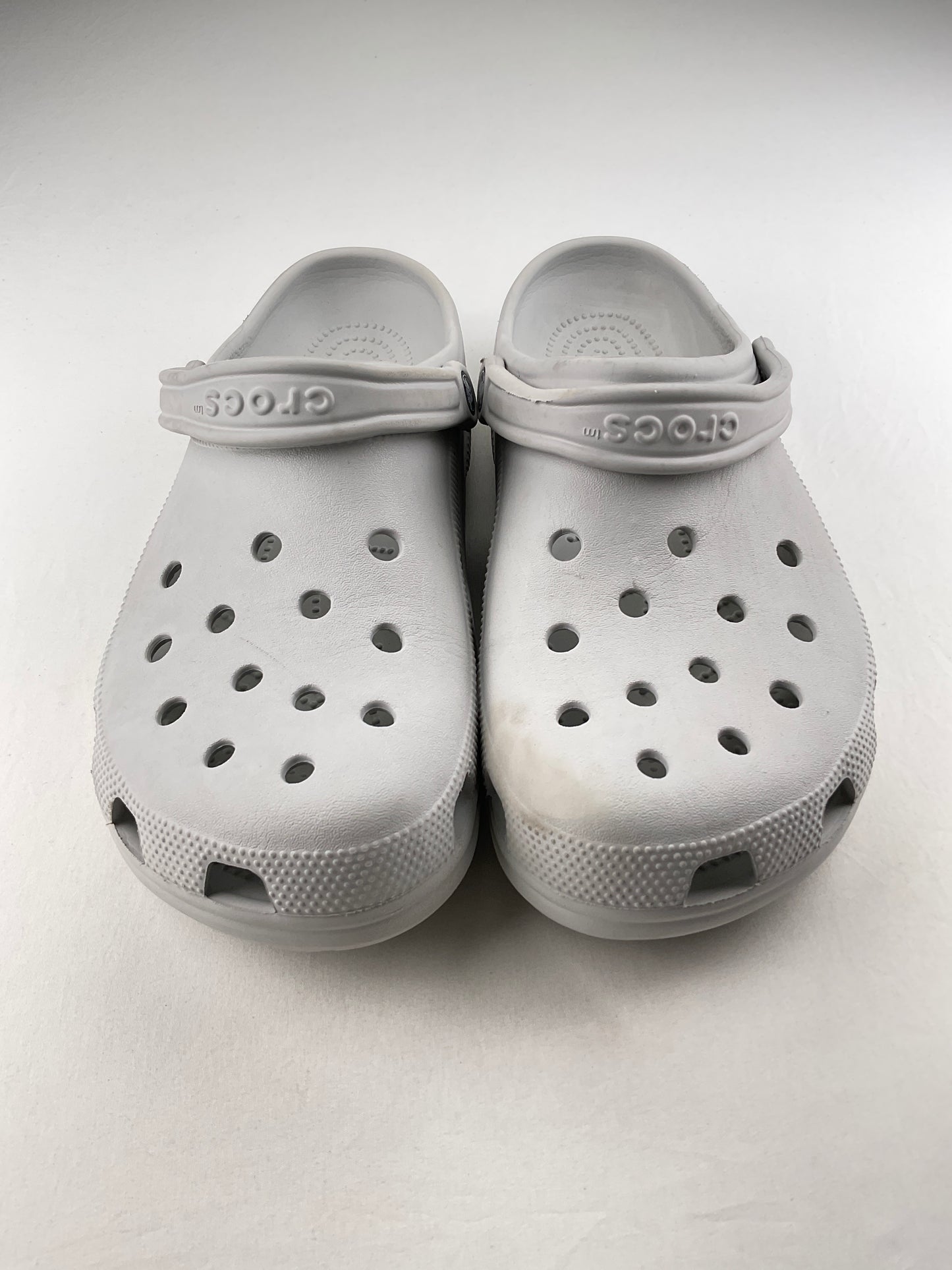 Sandalia Gris Crocs