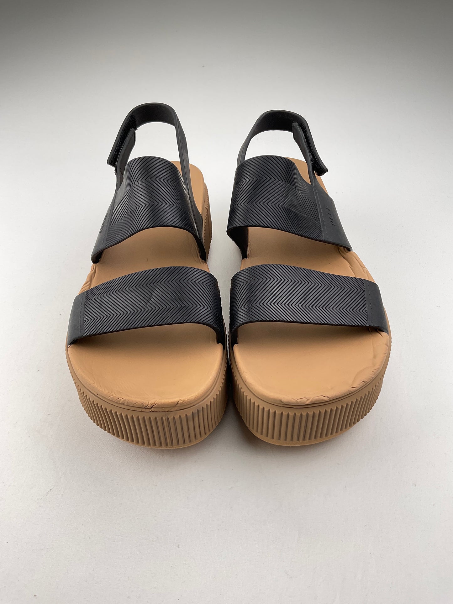 Zapatilla Negro Plataforma Reef