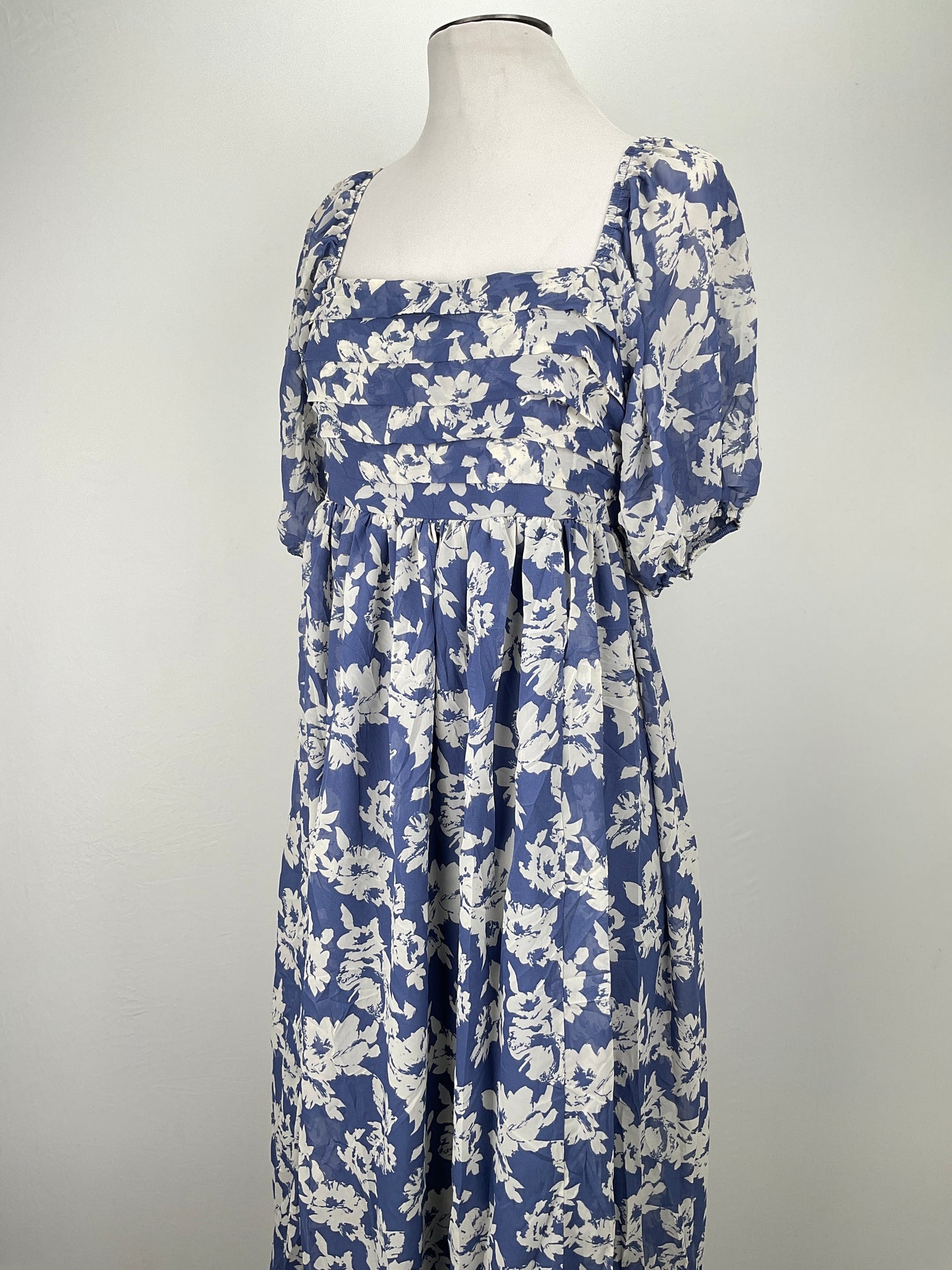 Vestido Gris Azulado Floral Wallflower
