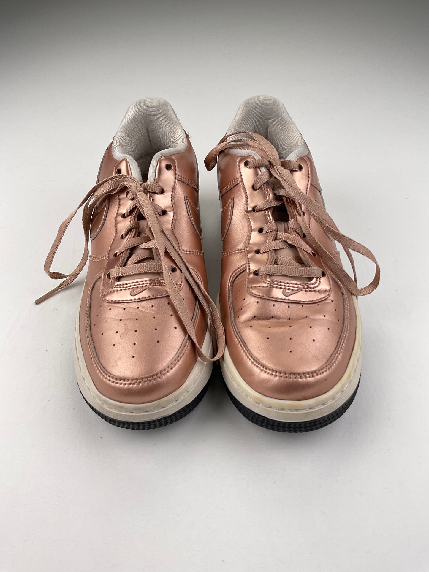Tenis Dorado Nike Air