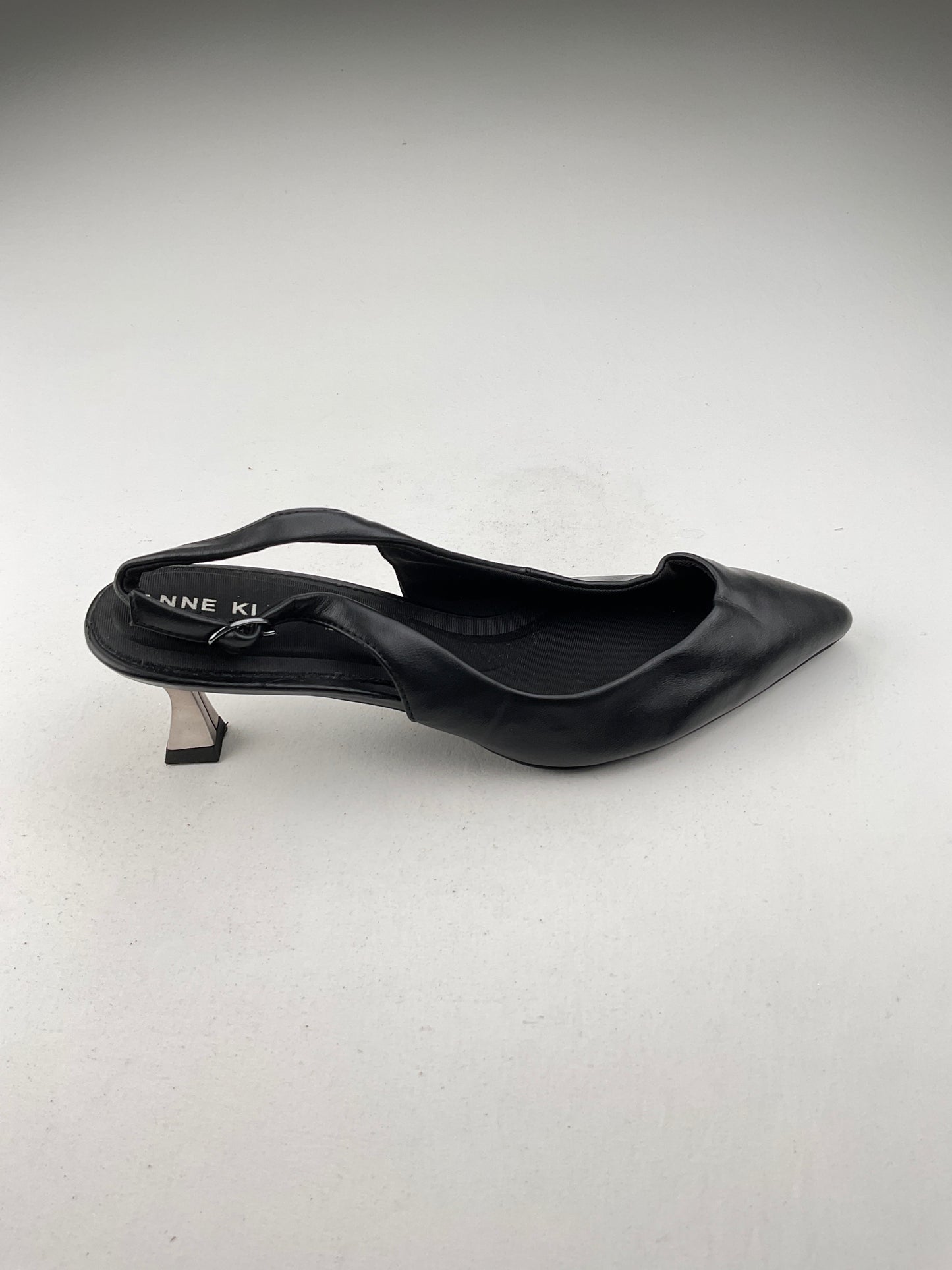 Zapatilla Negro de Tacón Anne Klein