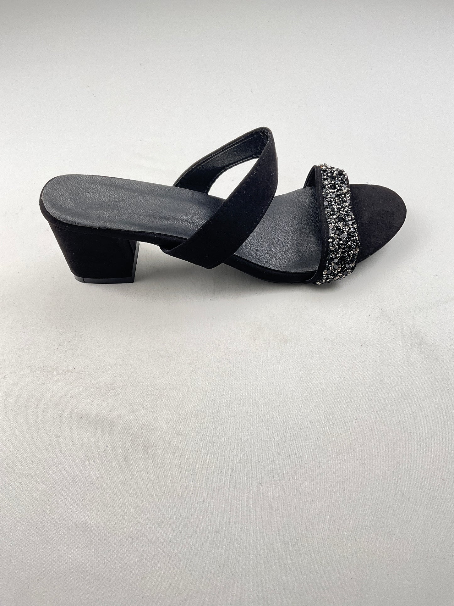 Zapatilla negro variangis