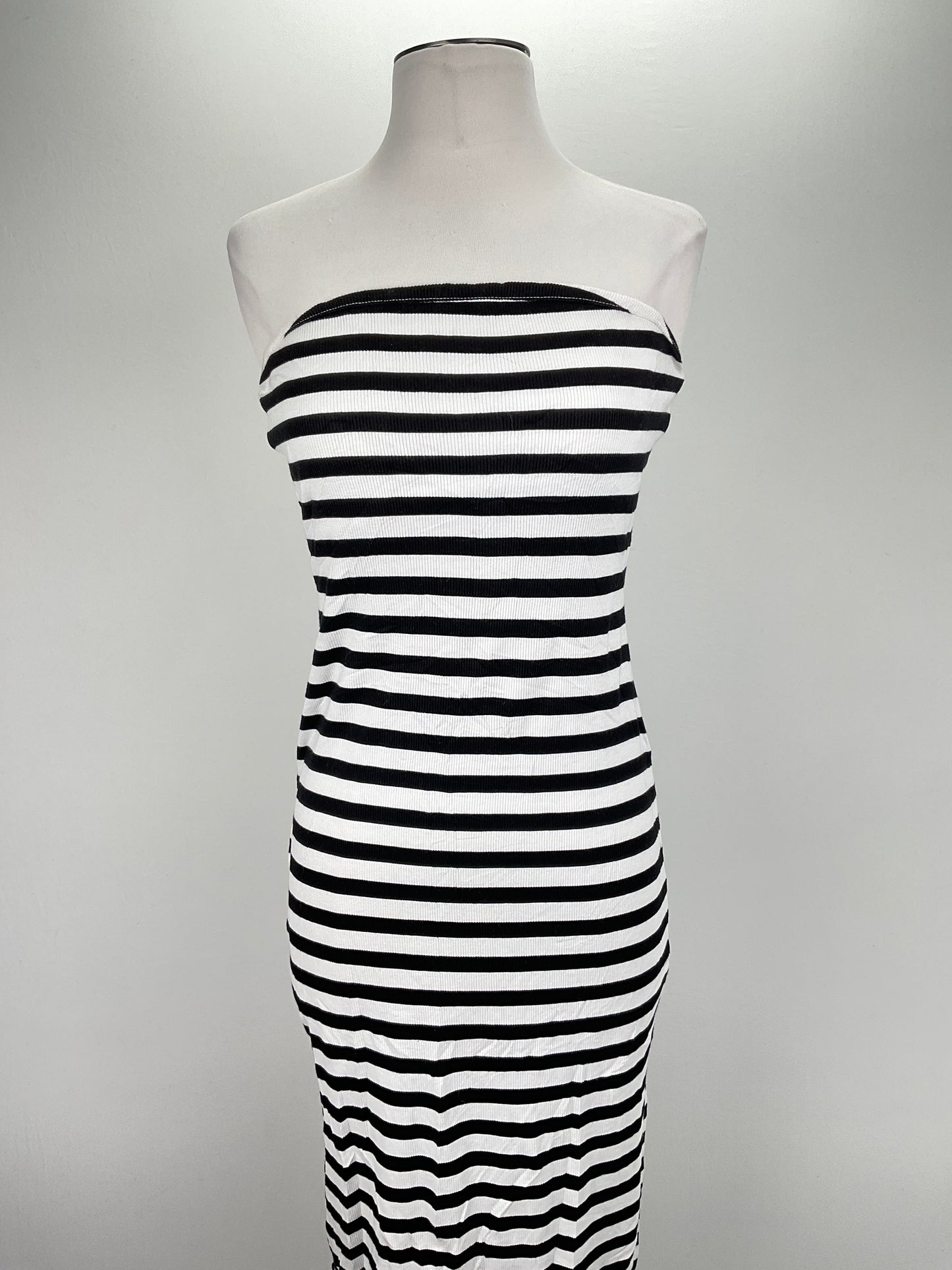 Vestido Negro de Rayas Divided