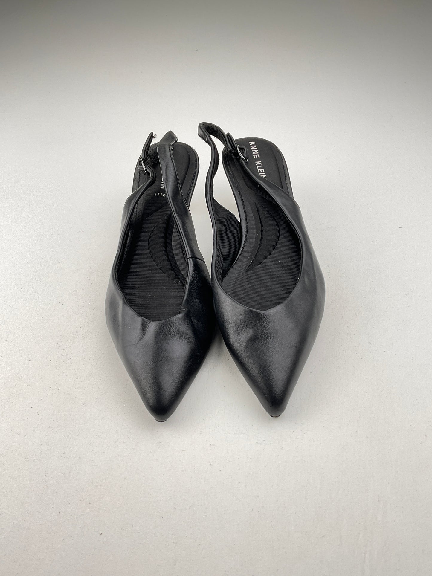 Zapatilla Negro de Tacón Anne Klein