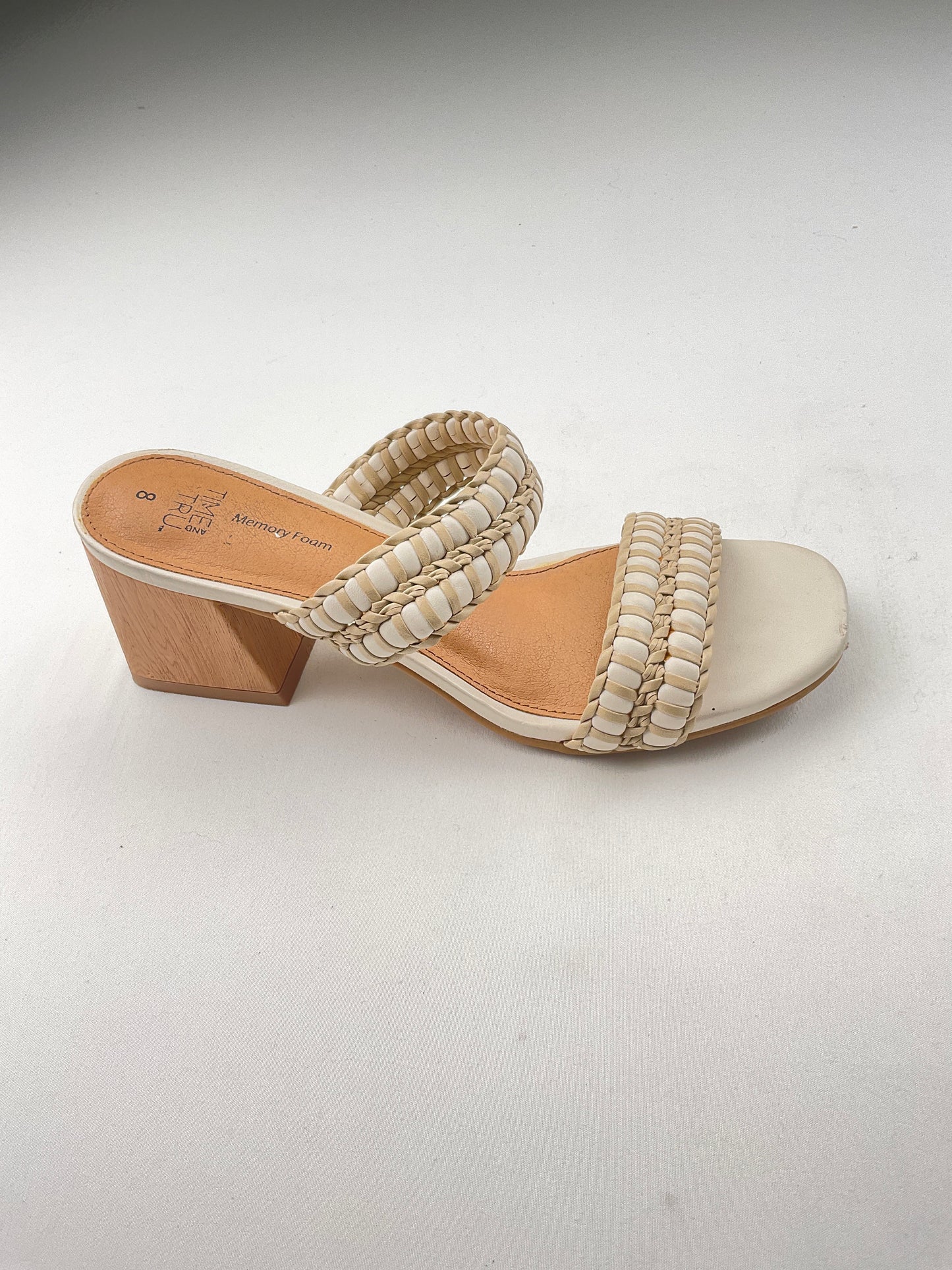 Zapatilla crema Memory