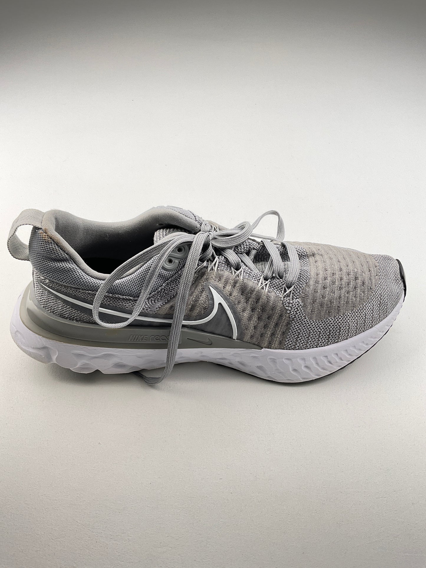 Tenis Gris Deportivo Nike