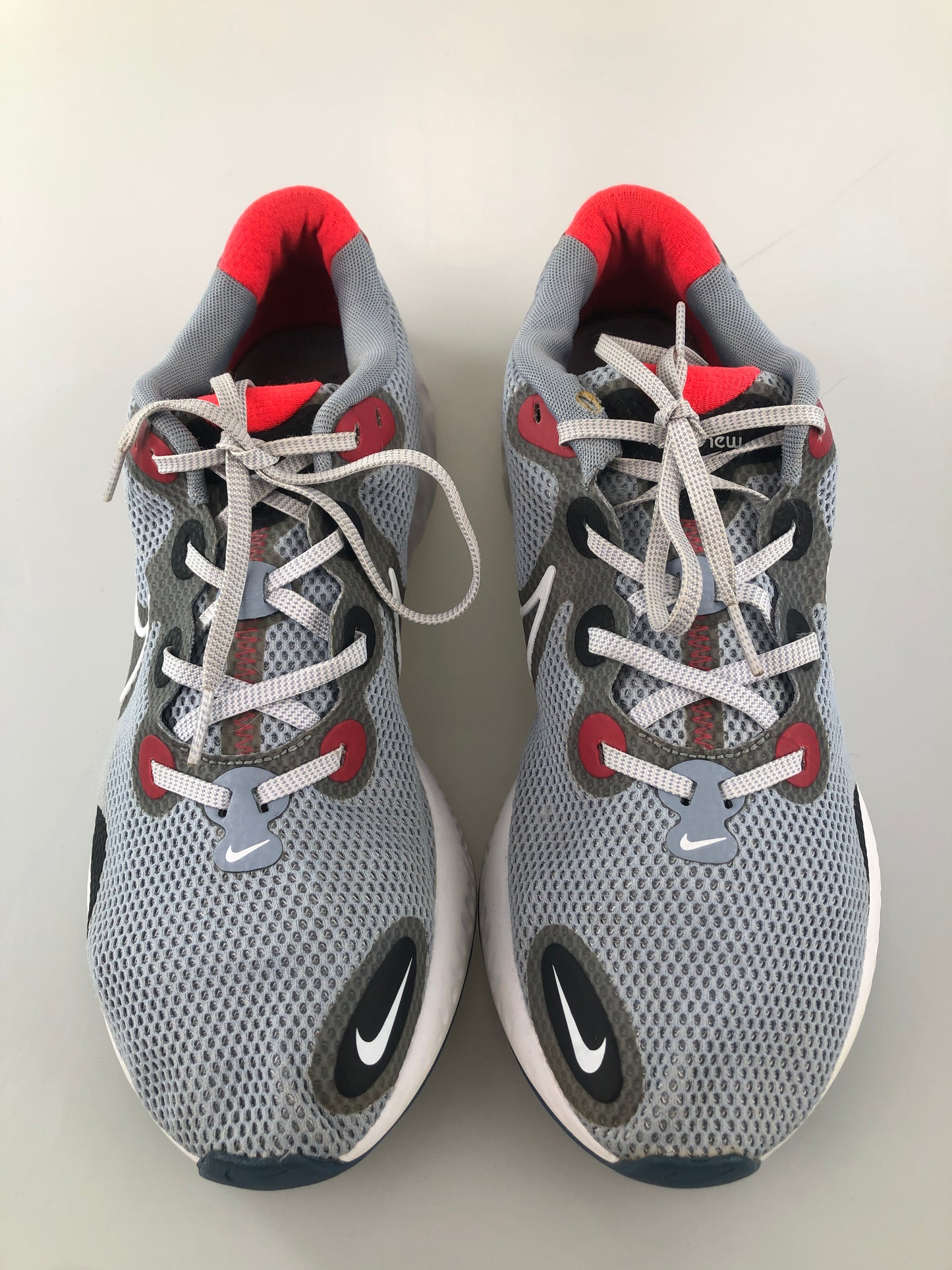Tenis Gris Deportivo Nike