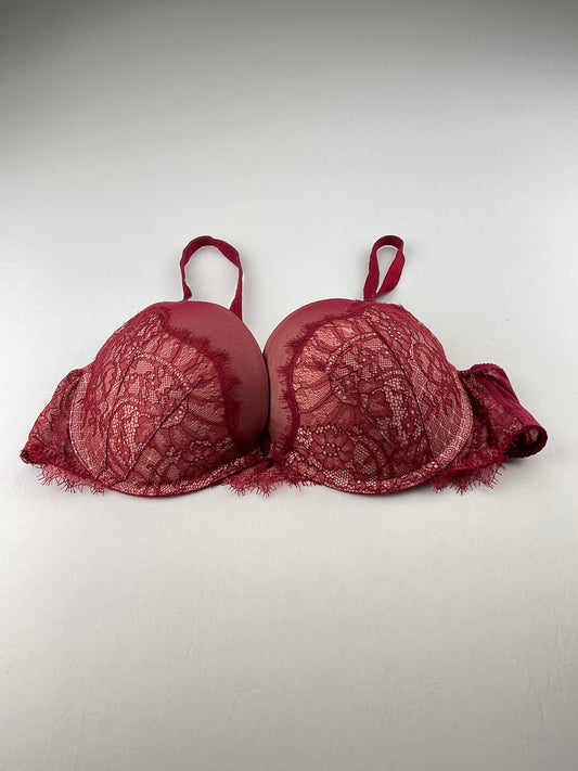 Brasier Rojo vino Victoria’s Secret