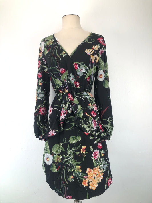 Vestido Negro de Floral Uguest