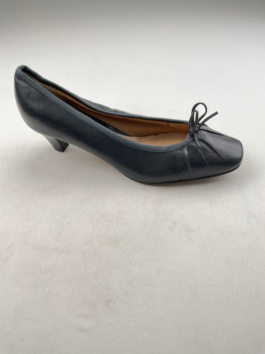 Zapatos azul marino fritters