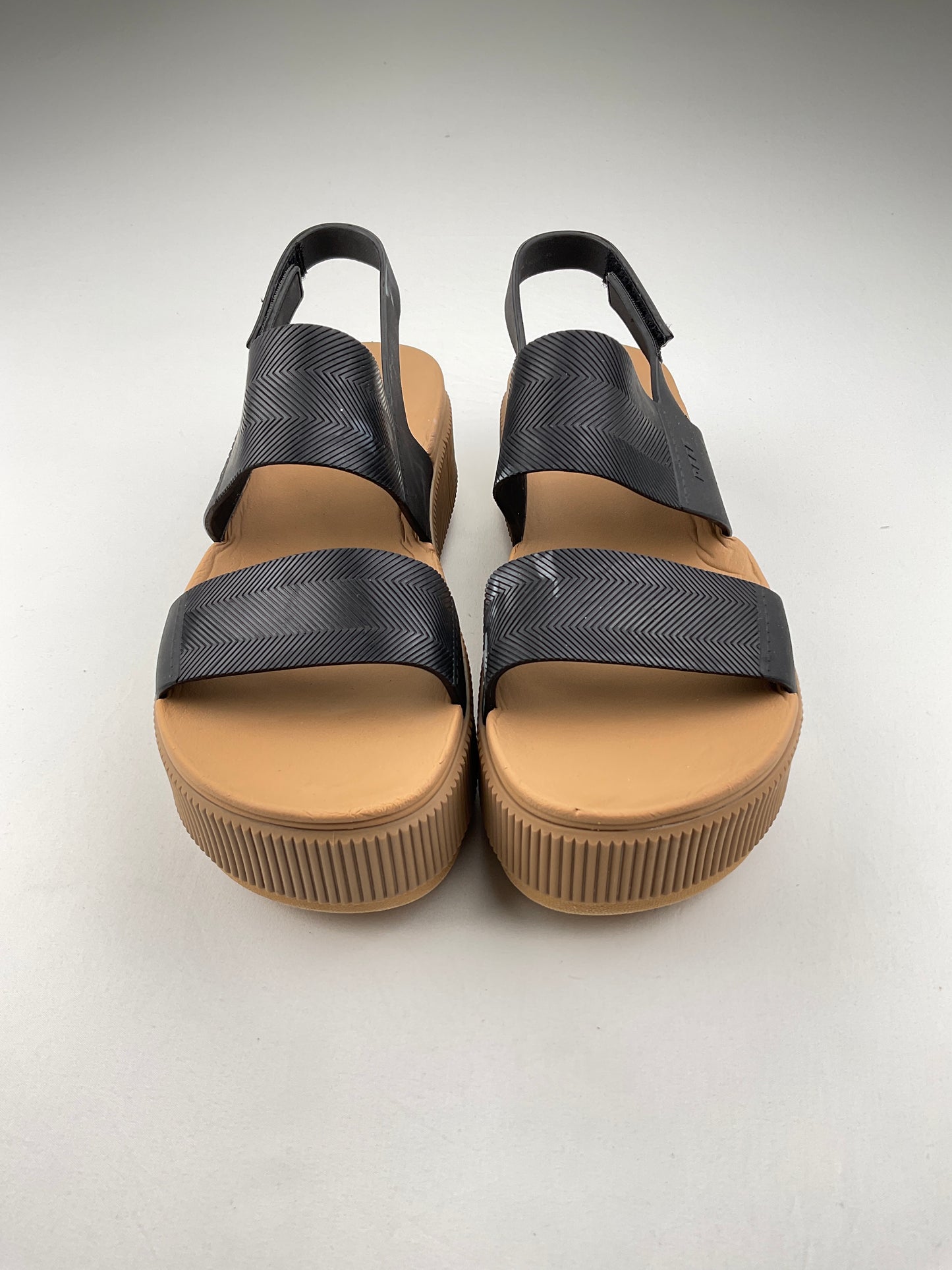 Zapatilla Negro Plataforma Reef