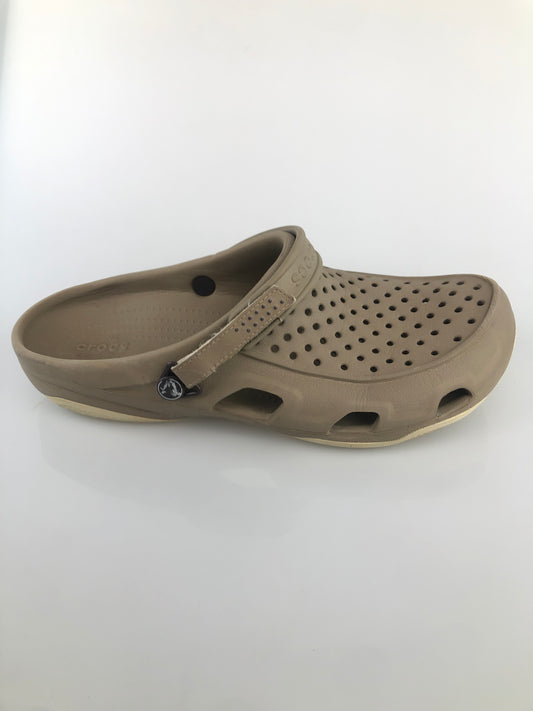 sandalia Crocs Crema